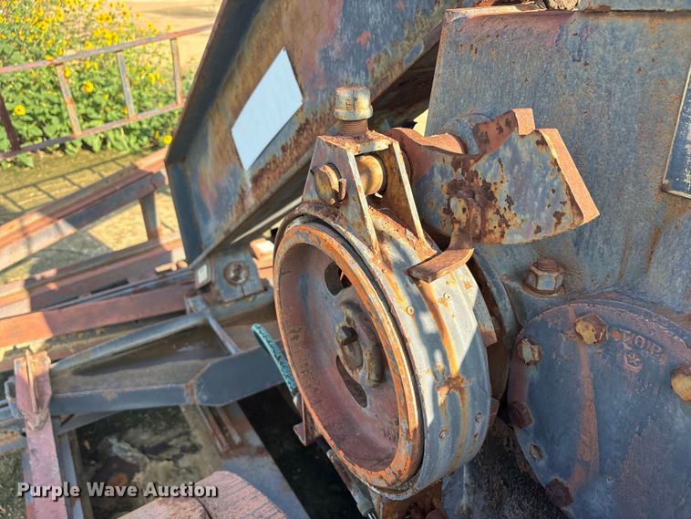 image for item EU5682 Lufkin industry C-114D143-64 pump jack