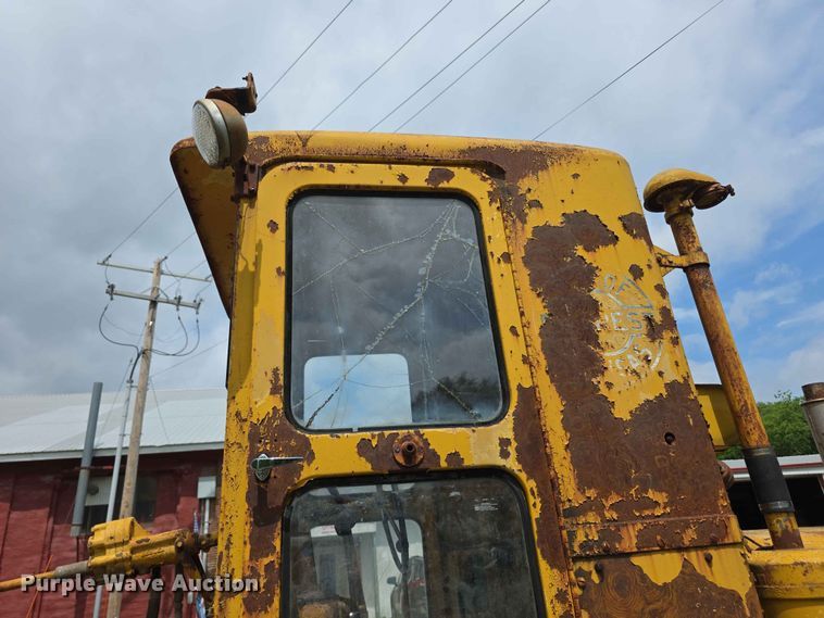 image for item EV2236 Caterpillar 212 motor grader