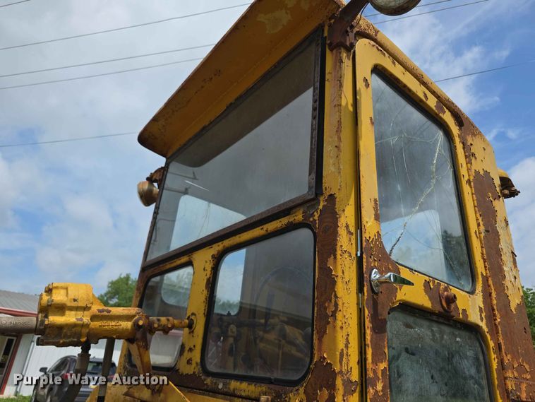 image for item EV2236 Caterpillar 212 motor grader