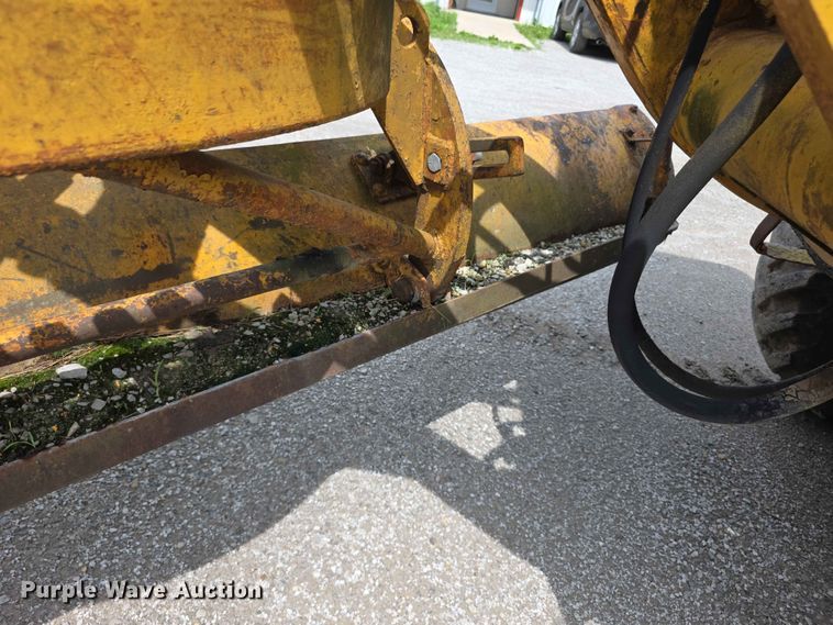 image for item EV2236 Caterpillar 212 motor grader
