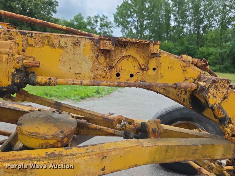 image for item EV2236 Caterpillar 212 motor grader