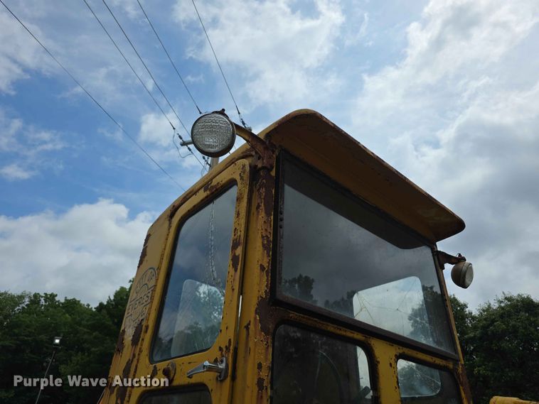 image for item EV2236 Caterpillar 212 motor grader