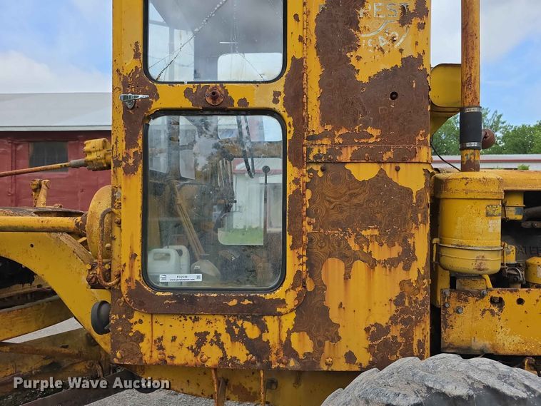 image for item EV2236 Caterpillar 212 motor grader