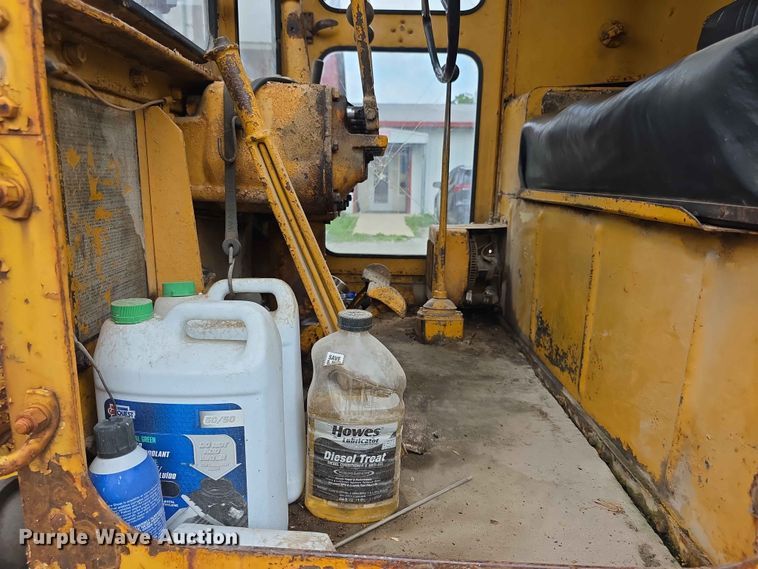 image for item EV2236 Caterpillar 212 motor grader