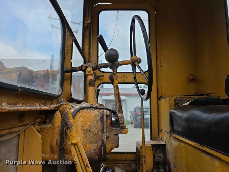image for item EV2236 Caterpillar 212 motor grader