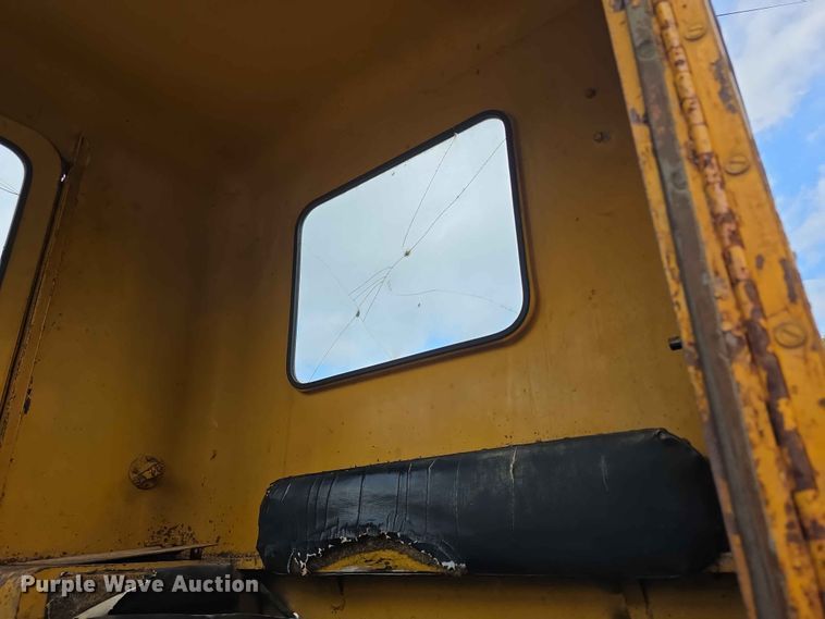 image for item EV2236 Caterpillar 212 motor grader