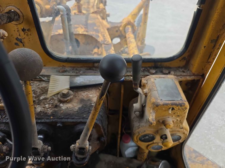 image for item EV2236 Caterpillar 212 motor grader