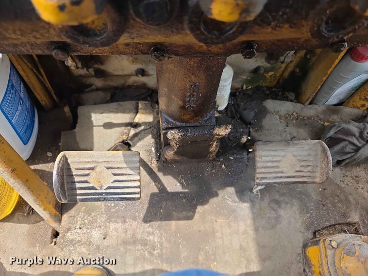 image for item EV2236 Caterpillar 212 motor grader