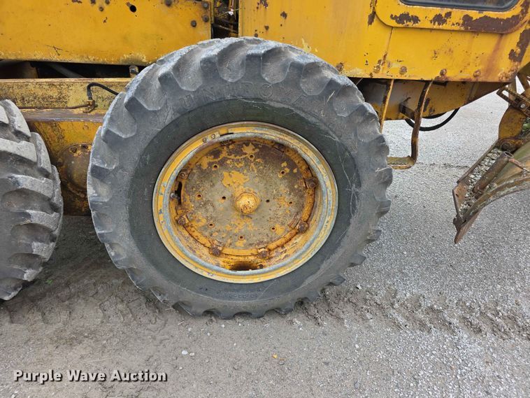image for item EV2236 Caterpillar 212 motor grader