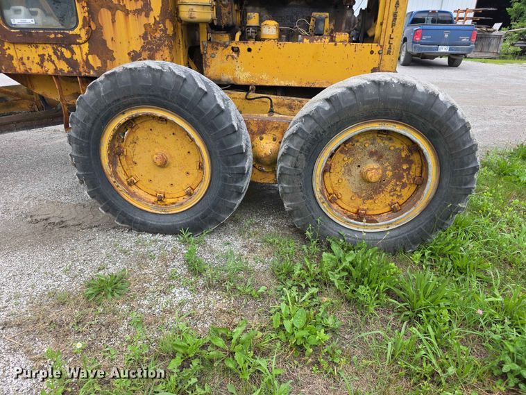 image for item EV2236 Caterpillar 212 motor grader