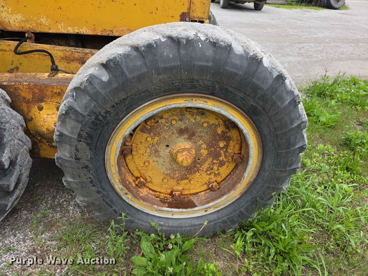 image for item EV2236 Caterpillar 212 motor grader