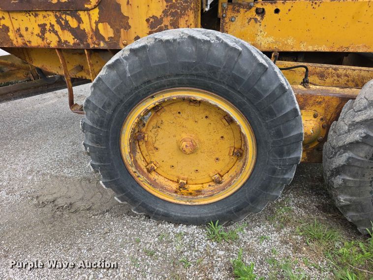 image for item EV2236 Caterpillar 212 motor grader