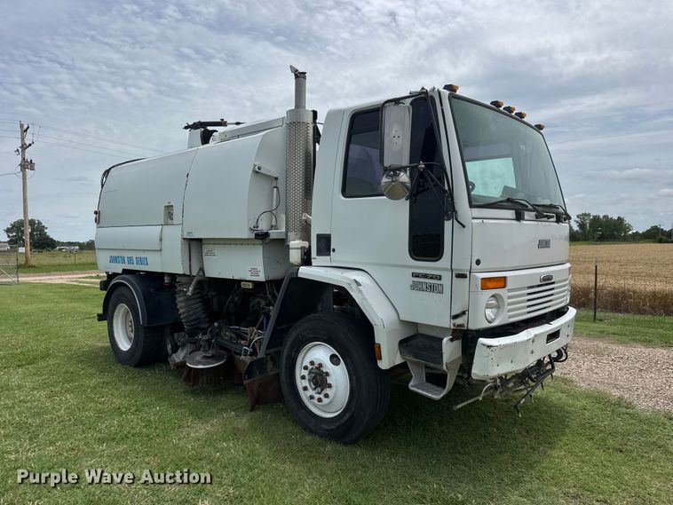 image for item EW0020 2000 Freightliner FC70 street sweeper truck