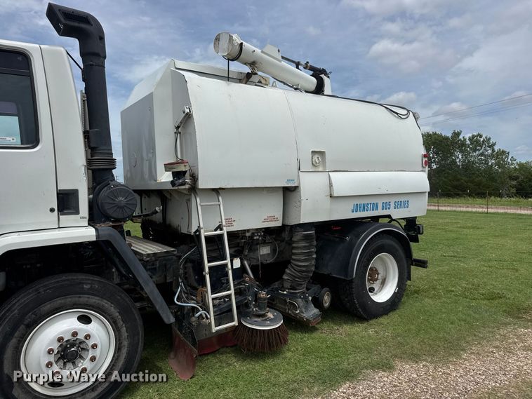 image for item EW0020 2000 Freightliner FC70 street sweeper truck