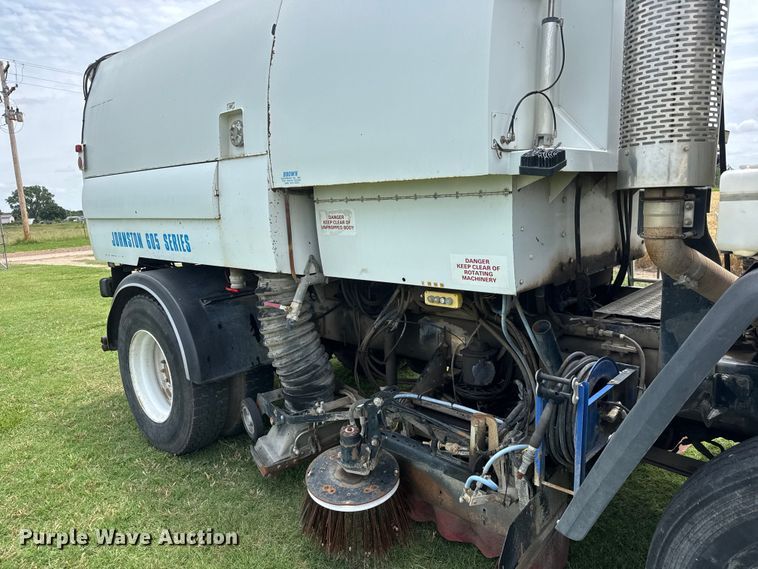 image for item EW0020 2000 Freightliner FC70 street sweeper truck