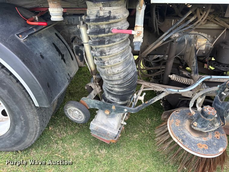 image for item EW0020 2000 Freightliner FC70 street sweeper truck