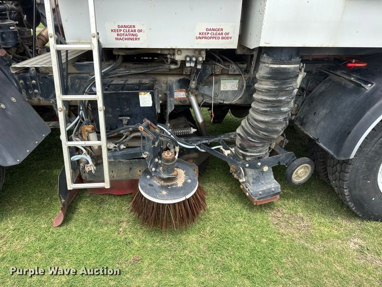 image for item EW0020 2000 Freightliner FC70 street sweeper truck
