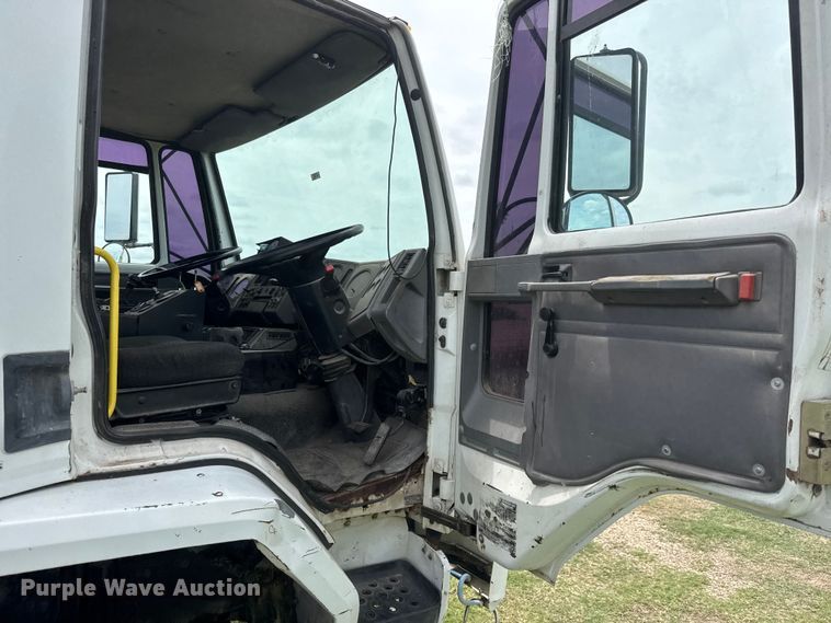 image for item EW0020 2000 Freightliner FC70 street sweeper truck