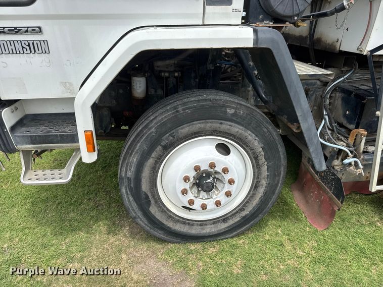 image for item EW0020 2000 Freightliner FC70 street sweeper truck