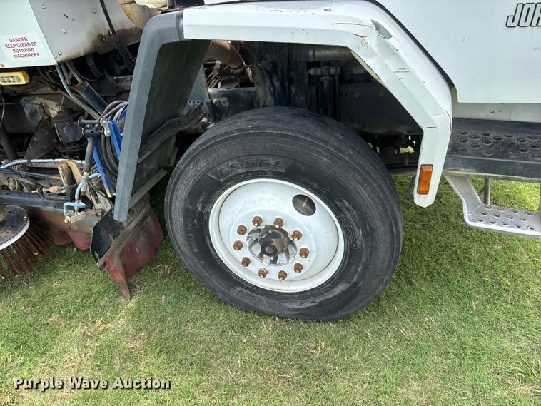 image for item EW0020 2000 Freightliner FC70 street sweeper truck