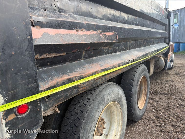 image for item EW2077 1988 Kenworth T660 dump truck