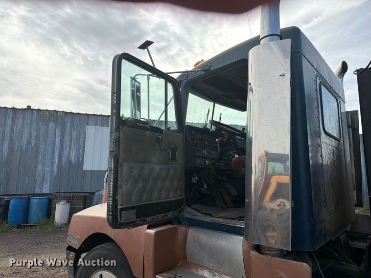 image for item EW2077 1988 Kenworth T660 dump truck