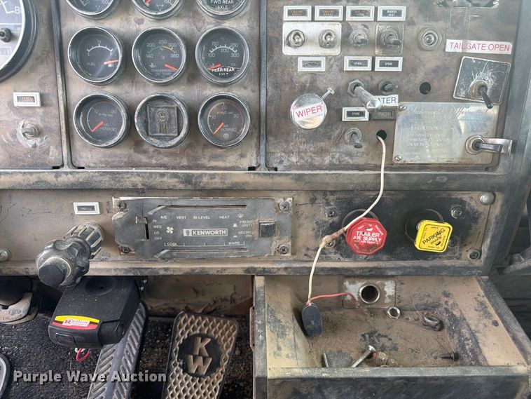 image for item EW2077 1988 Kenworth T660 dump truck