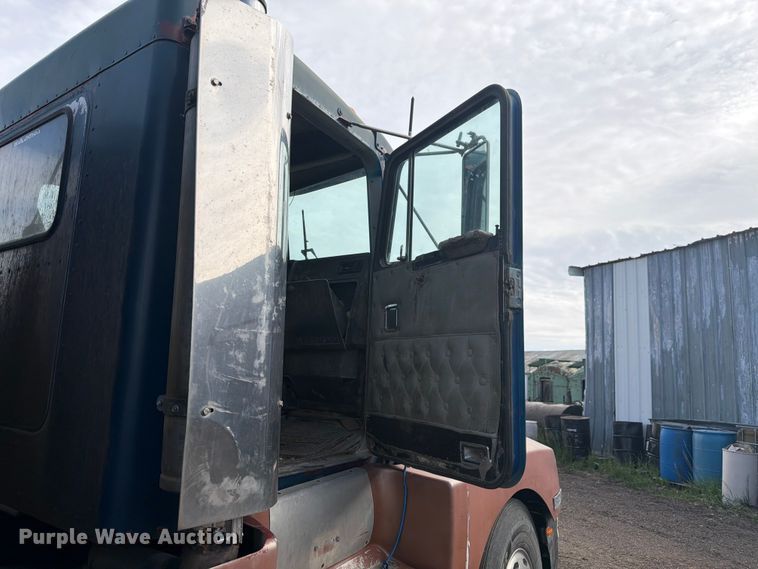 image for item EW2077 1988 Kenworth T660 dump truck