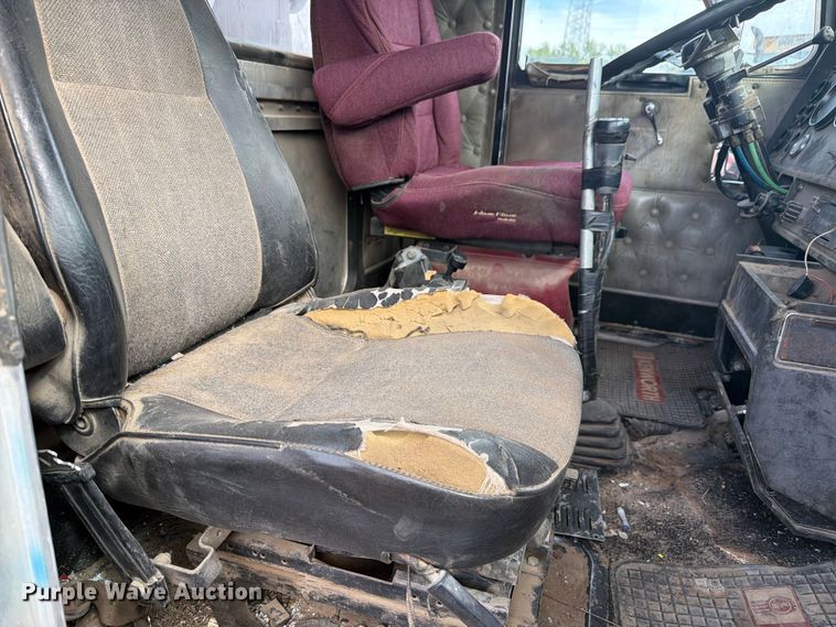image for item EW2077 1988 Kenworth T660 dump truck