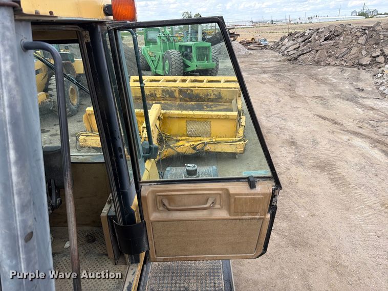 image for item EW2079 1992 Caterpillar Challenger 75 tractor