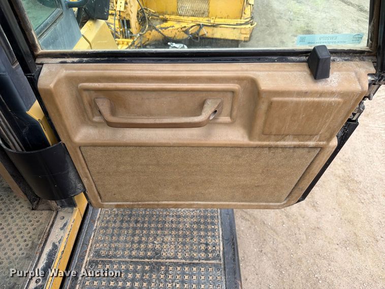 image for item EW2079 1992 Caterpillar Challenger 75 tractor