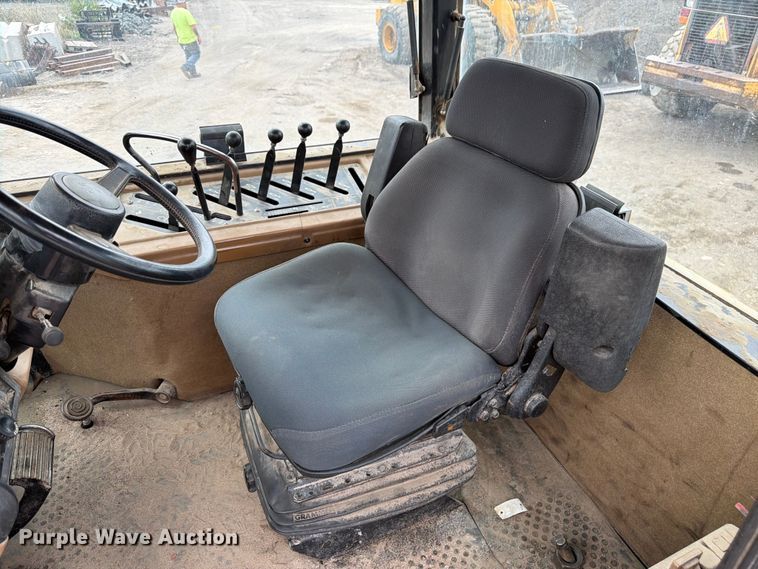 image for item EW2079 1992 Caterpillar Challenger 75 tractor