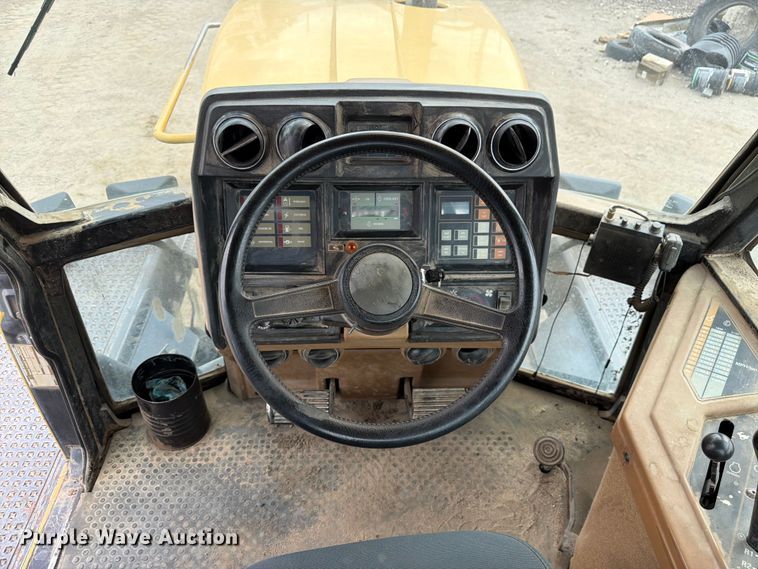 image for item EW2079 1992 Caterpillar Challenger 75 tractor