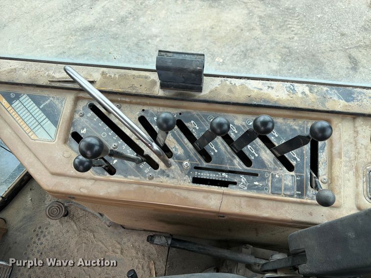 image for item EW2079 1992 Caterpillar Challenger 75 tractor