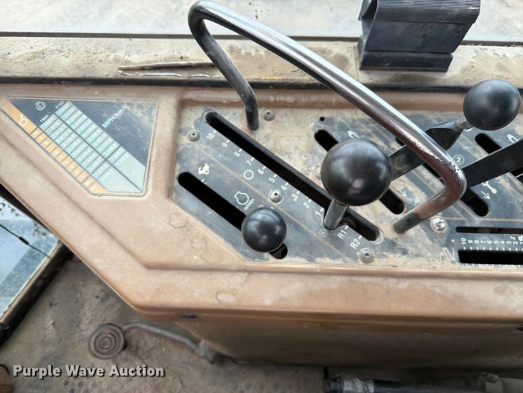 image for item EW2079 1992 Caterpillar Challenger 75 tractor