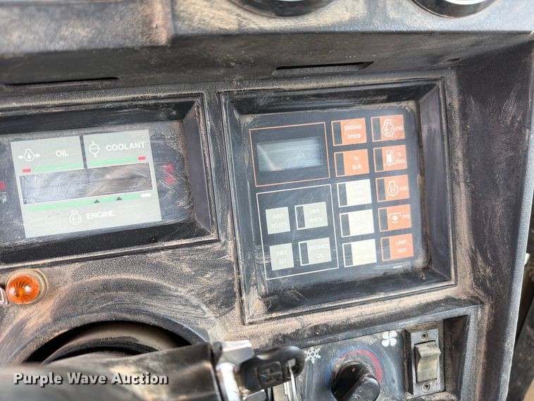 image for item EW2079 1992 Caterpillar Challenger 75 tractor