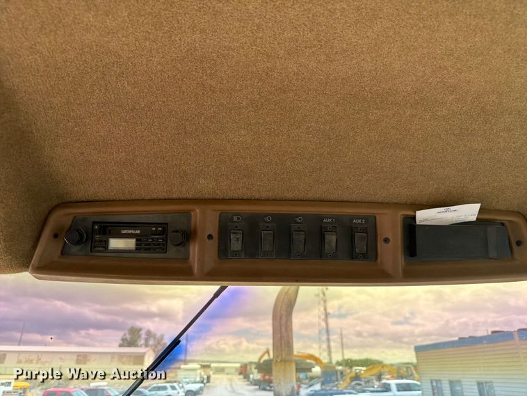 image for item EW2079 1992 Caterpillar Challenger 75 tractor
