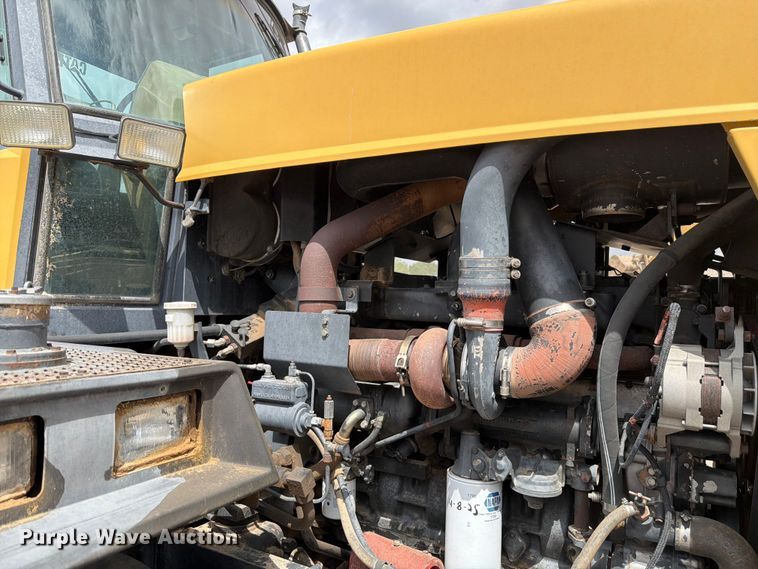 image for item EW2079 1992 Caterpillar Challenger 75 tractor