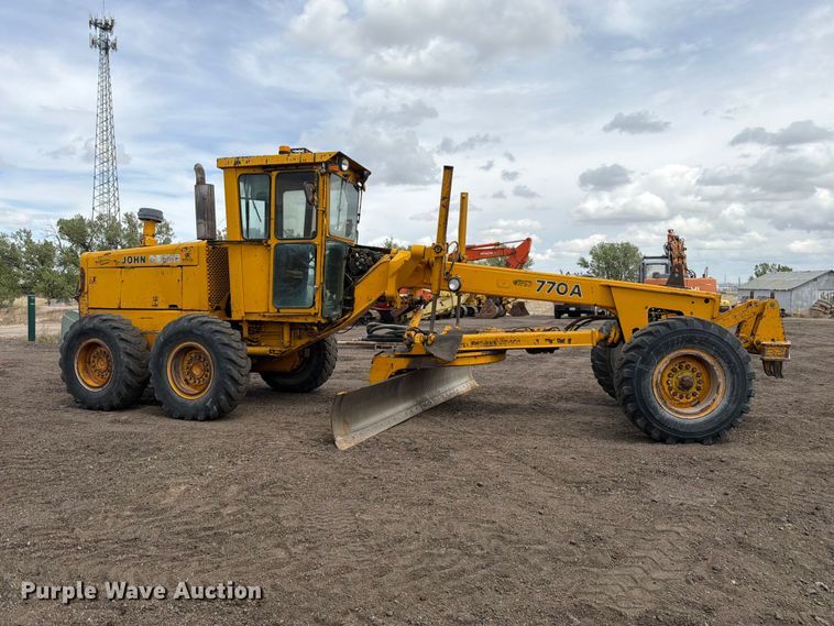 image for item EW2083 1985 John Deere 770A motor grader