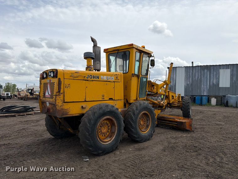 image for item EW2083 1985 John Deere 770A motor grader