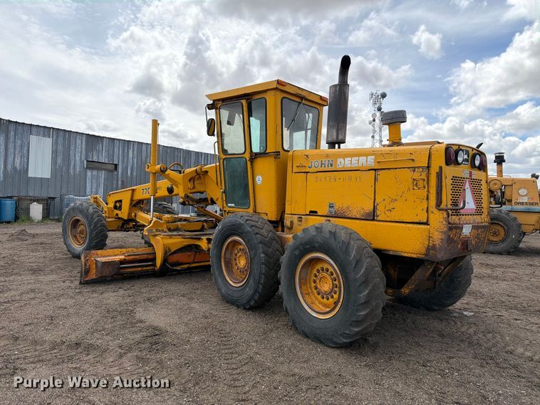image for item EW2083 1985 John Deere 770A motor grader