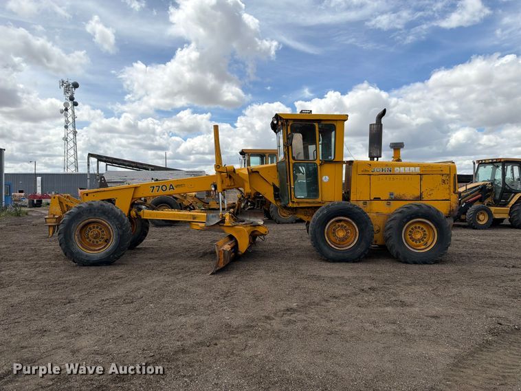 image for item EW2083 1985 John Deere 770A motor grader