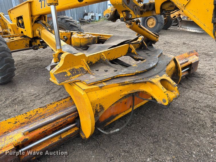 image for item EW2083 1985 John Deere 770A motor grader