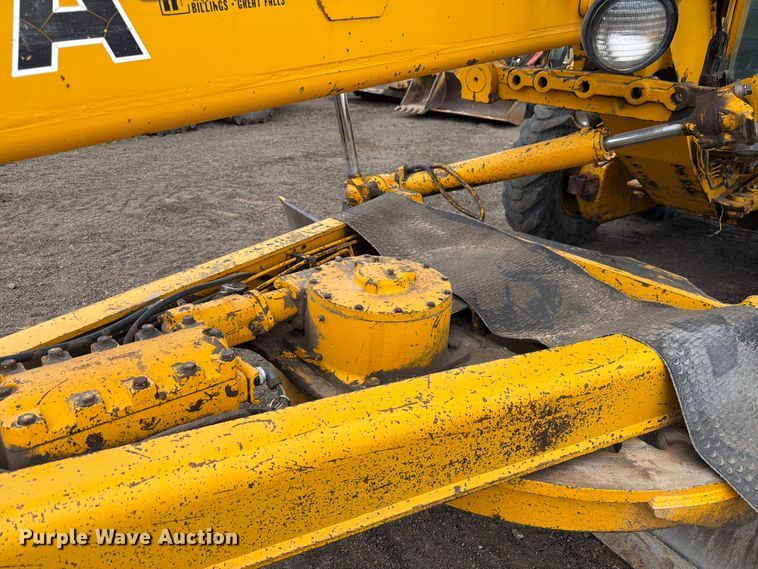 image for item EW2083 1985 John Deere 770A motor grader