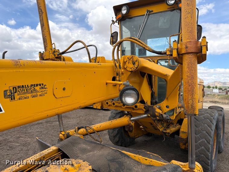 image for item EW2083 1985 John Deere 770A motor grader