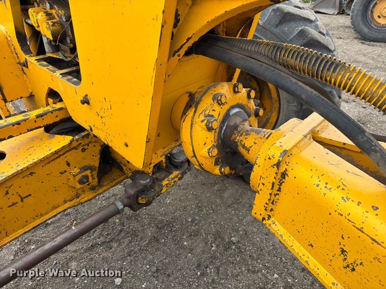 image for item EW2083 1985 John Deere 770A motor grader