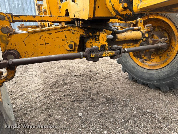 image for item EW2083 1985 John Deere 770A motor grader