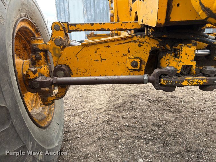 image for item EW2083 1985 John Deere 770A motor grader