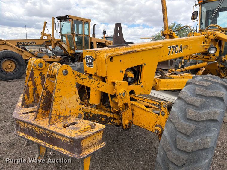 image for item EW2083 1985 John Deere 770A motor grader