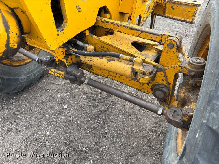 image for item EW2083 1985 John Deere 770A motor grader